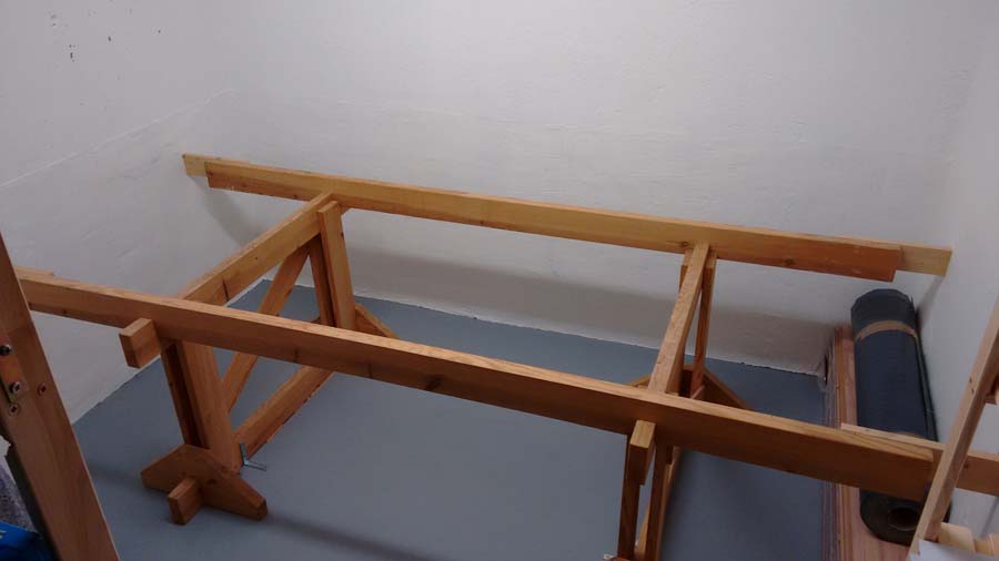 Das Untergestell der alten Anlage konnte übernommen werden und wurde lediglich am Boden und an den Wänden fixiert.