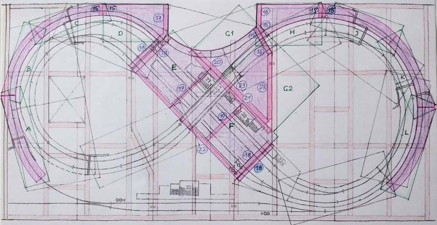 Die seitlichen Bögen sind die Rampen von der Grundplatte  (Ebene 0) zur Bahnhofsebene 1 (Platten E und F). 54 mm höher.