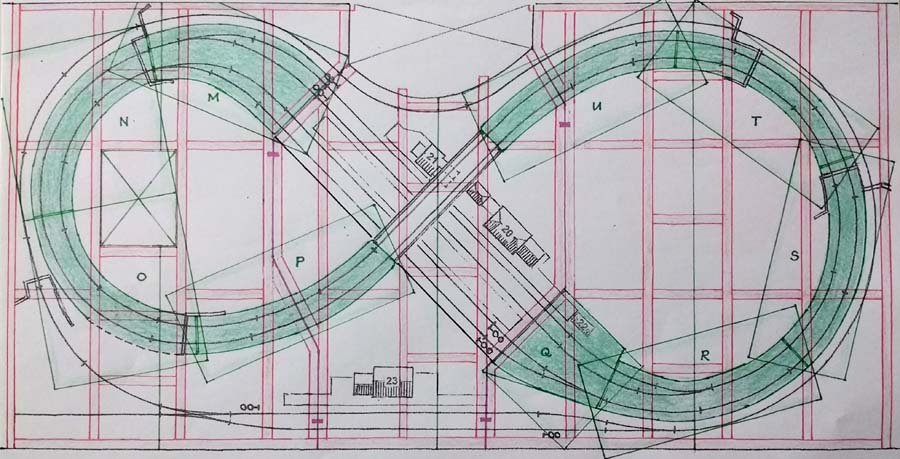 Die grünen Bögen sind die Rampen von der Bahnhofsebene zur Brücke (Ebene 2 ca. 142 mm Gesamthöhe zur Grundplatte)