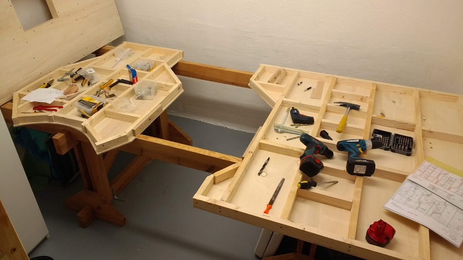 Hier werden die 2 Bolzenverbindungen angebrachte zwischen den beiden Modulen 2 und 3