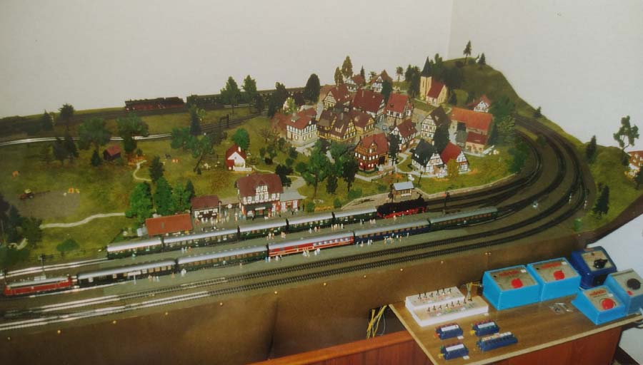 Die alte Anlage wurde zuletzt im Dezember 1986 auf- und im  Februar 1987 wieder abgebaut